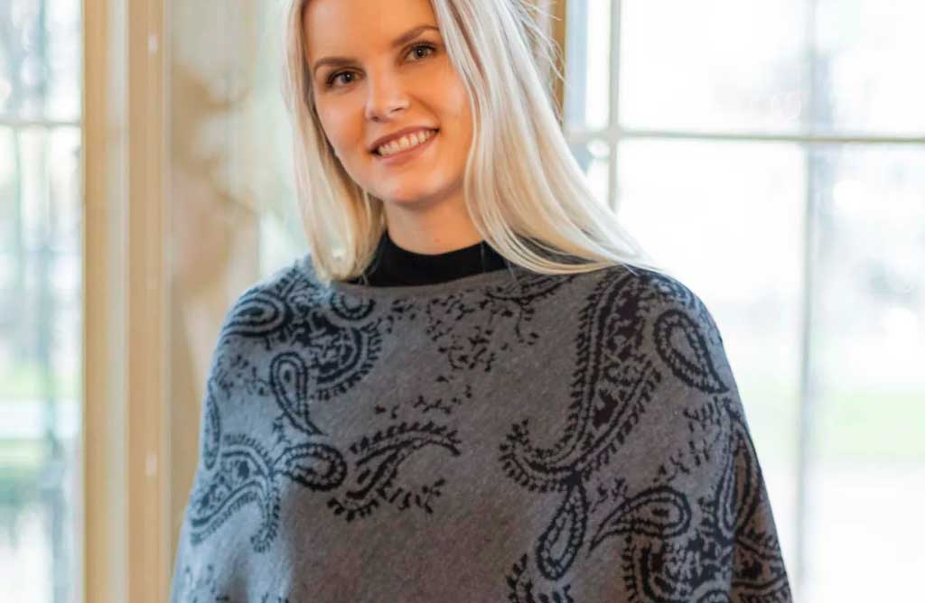 Emira villa poncho.